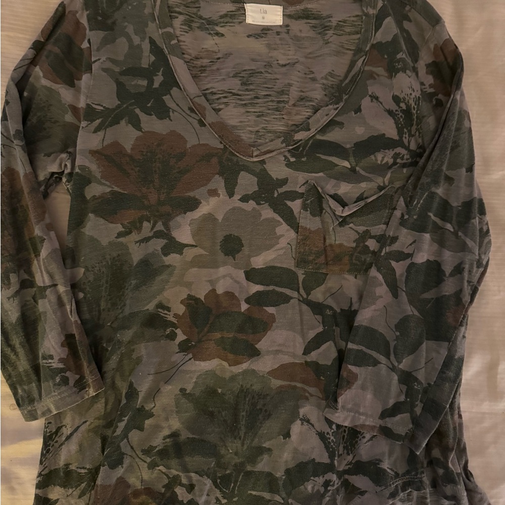 T.La Olive and Brown Floral V-Neck Long Sleeve Top
